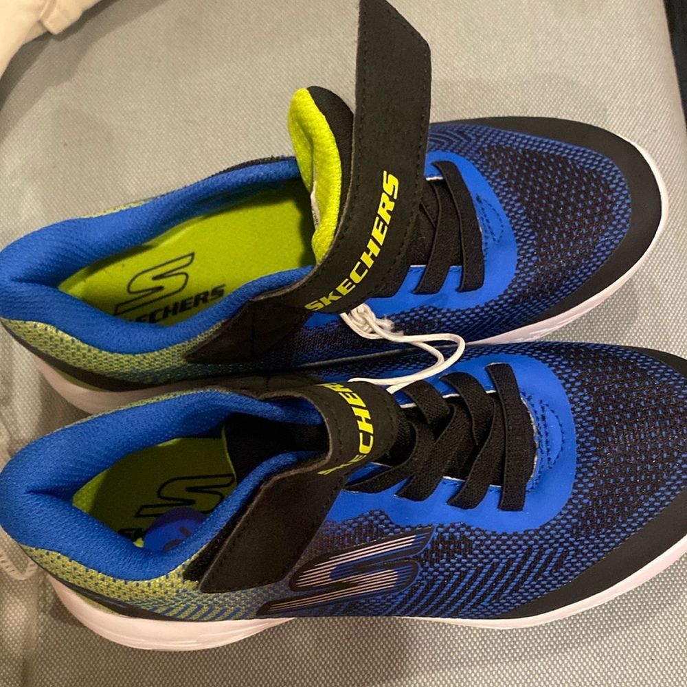 Sketcher sneakers, boy’s size 2